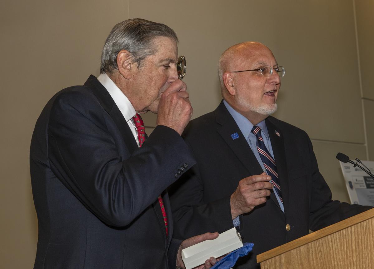 Dr. Robert Redfield presents Dr. Fielding with a gift from CDC